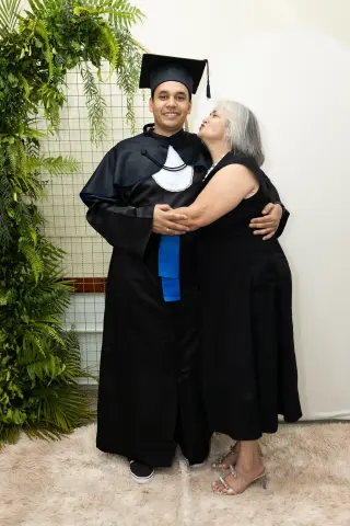 Com familiares e convidados no painel de folhagens, foto 163 de 180