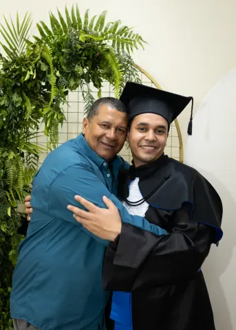 Com familiares e convidados no painel de folhagens, foto 169 de 180